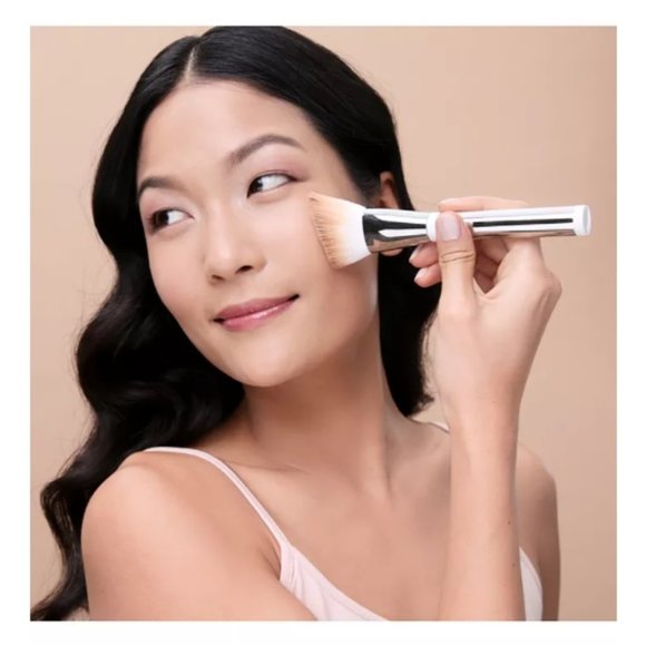 IT Cosmetics Heavenly Skin Skin,Hugging Foundation Brush#707,Full Size,Boxed-NEW - Picture 6 of 9